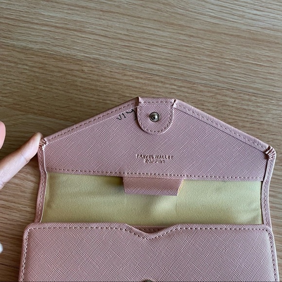 Zoppen Blush Pink Leather Travel Wallet - Picture 9 of 10